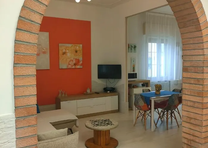 Il Giardino Di Sophie Oda ve Kahvaltı Villufranca di Forli